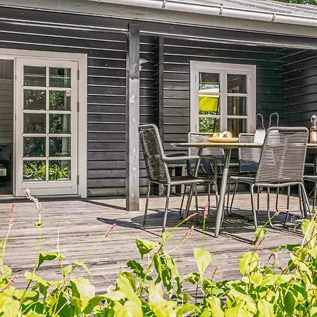 2 Bedroom Beautiful In Krusa